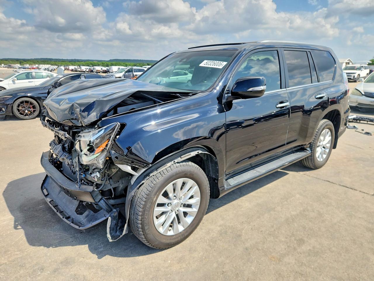 2021 Lexus GX 460 Premium, VIN JTJAM7BX2M5279324 — Перед