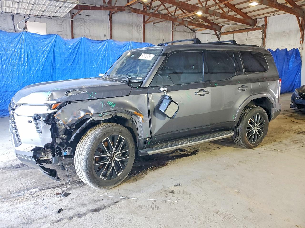2025 Lexus GX 550 Premium+, VIN JTJTBCDX9S5052858 — Перед