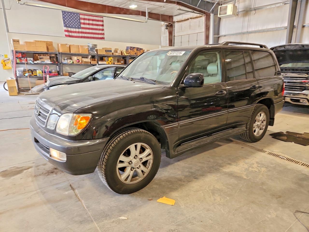 2004 Lexus LX 470, VIN JTJHT00W343541608 — Фото с аукциона