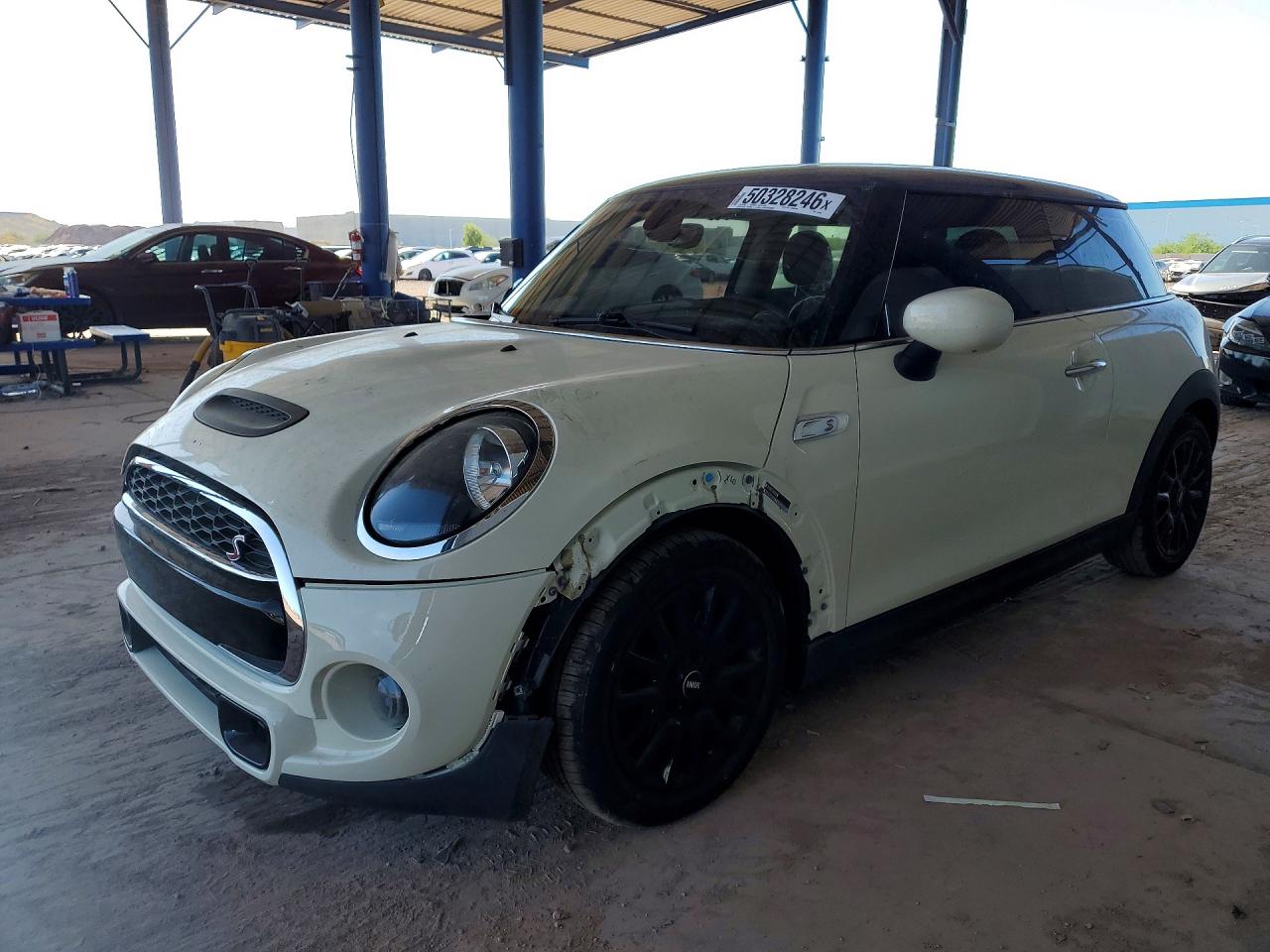 2020 MINI Hardtop Cooper S, VIN WMWXR5C05L2L40540 — Перед