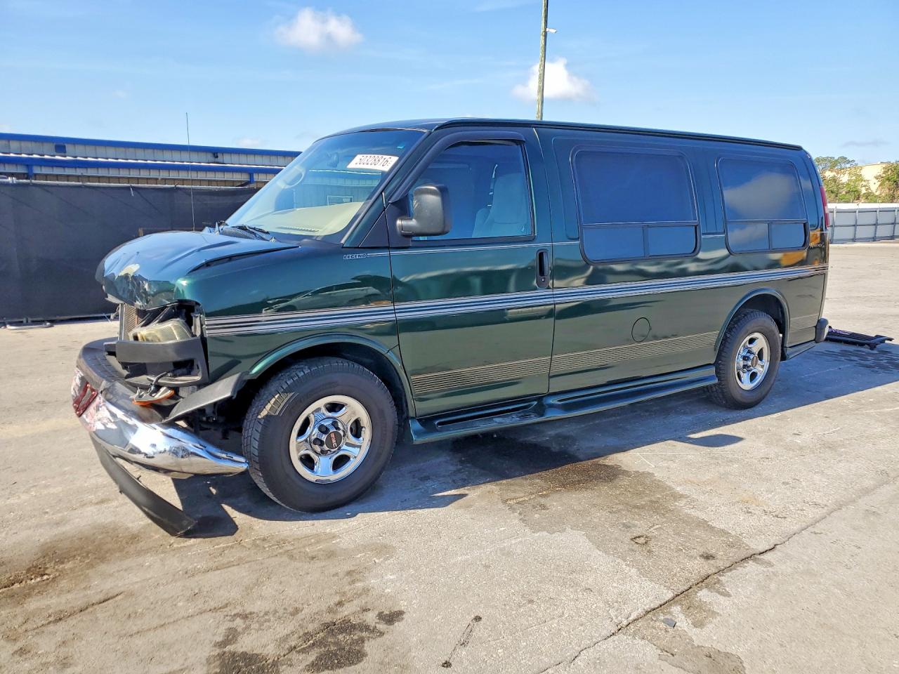 2004 GMC Savana, VIN 1GDFG15X541163918 — Front end