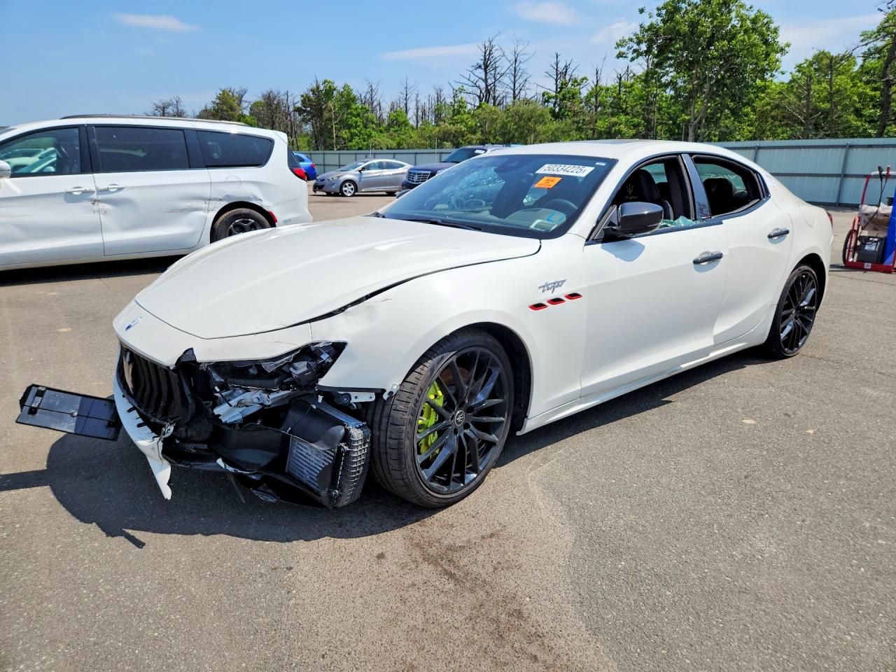 2023 Maserati Ghibli, VIN ZAM57ZST8PX433592 — Перед