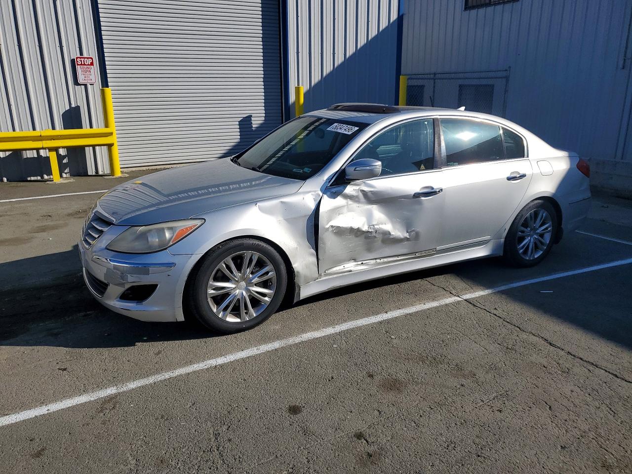 2012 Hyundai Genesis 3.8L, VIN KMHGC4DDXCU190232 — Бок