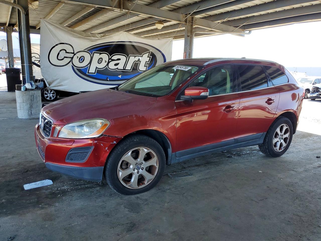 2011 Volvo XC60 3.2L, VIN YV4940DL5B2214115 — Front end