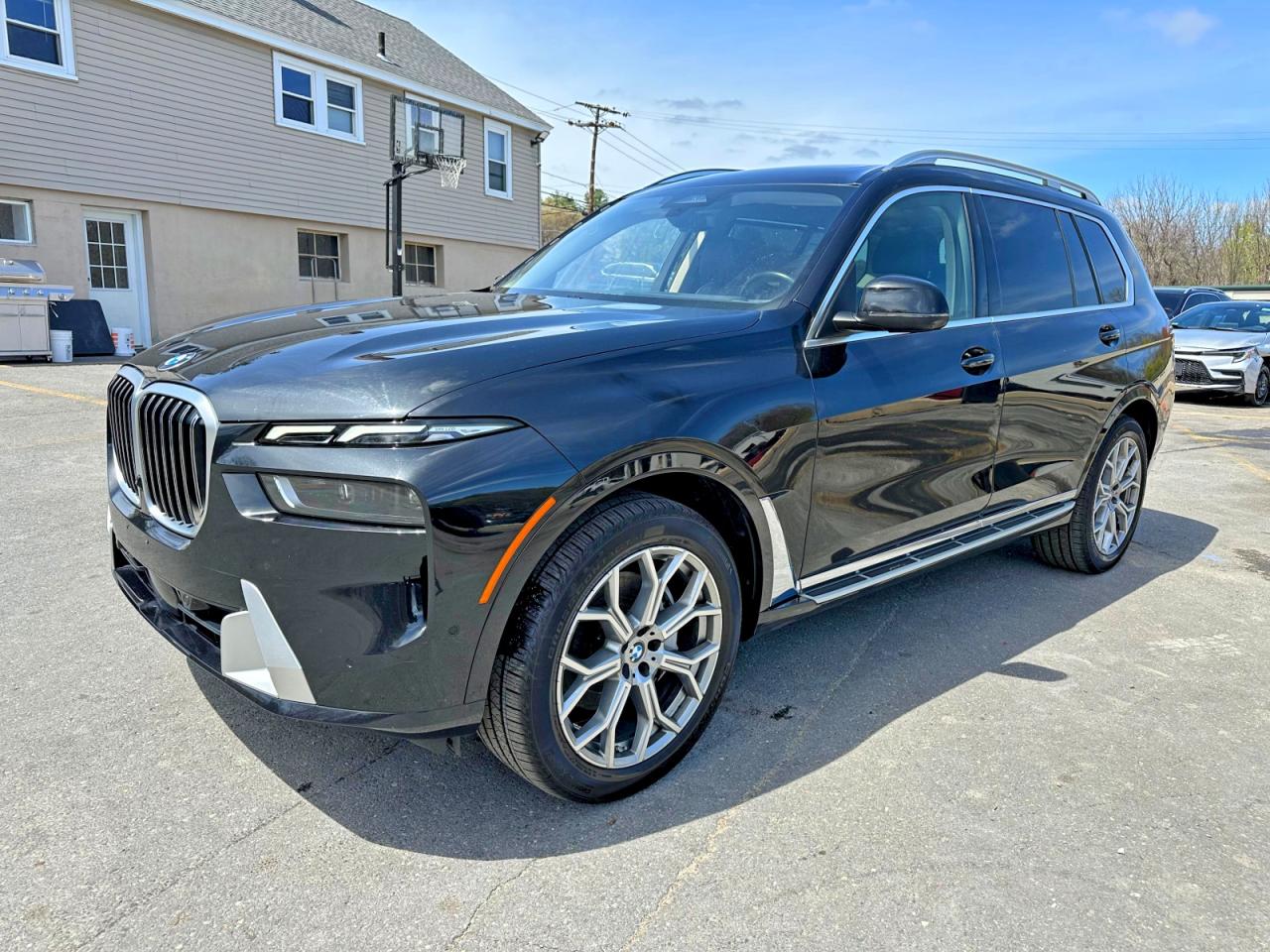 2025 BMW X7 xDrive40i, VIN 5UX23EM04S9Y27987 — Side
