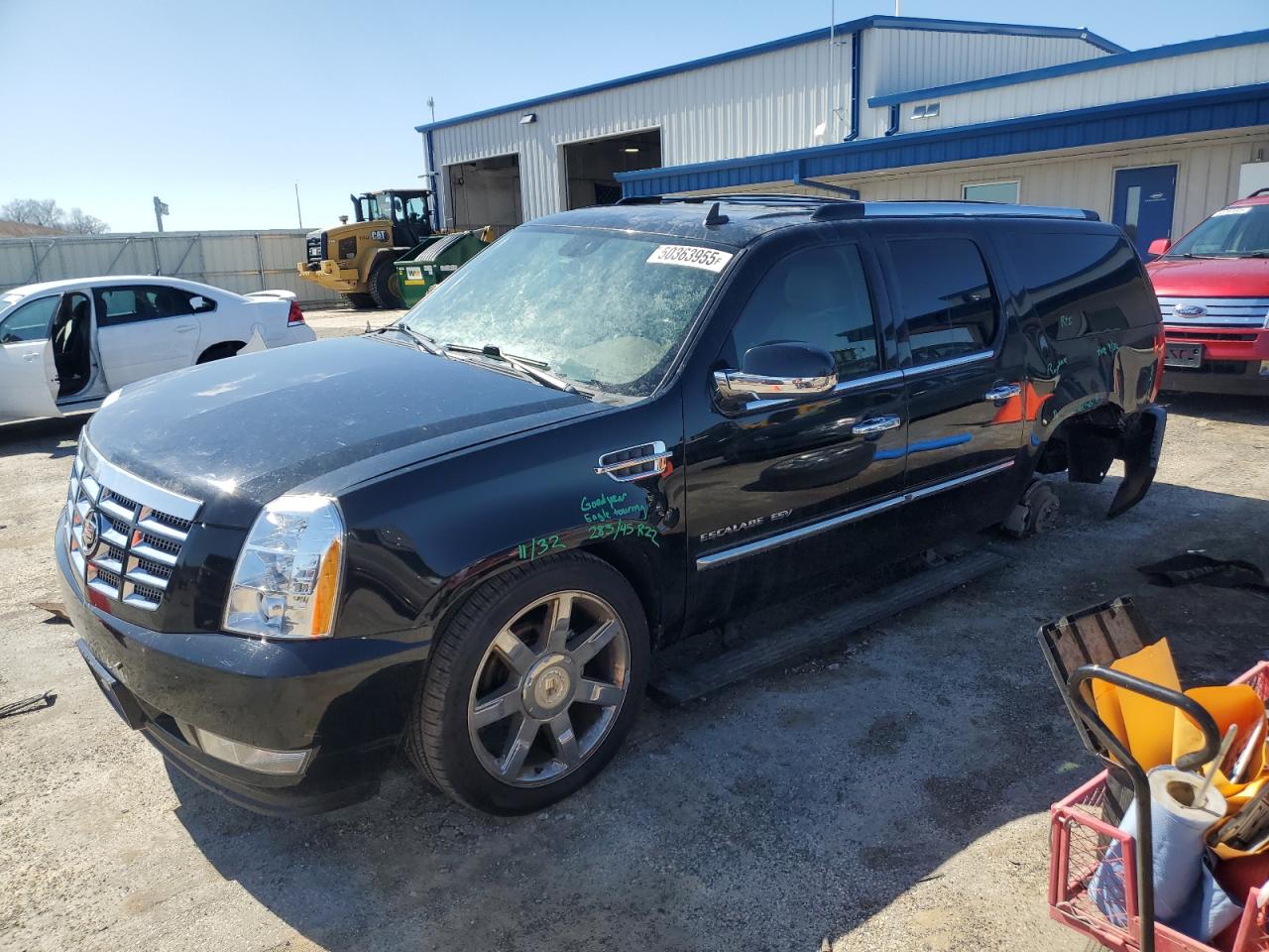 2010 Cadillac Escalade ESV Premium, VIN 1GYUKJEF4AR112581 — Undercarriage