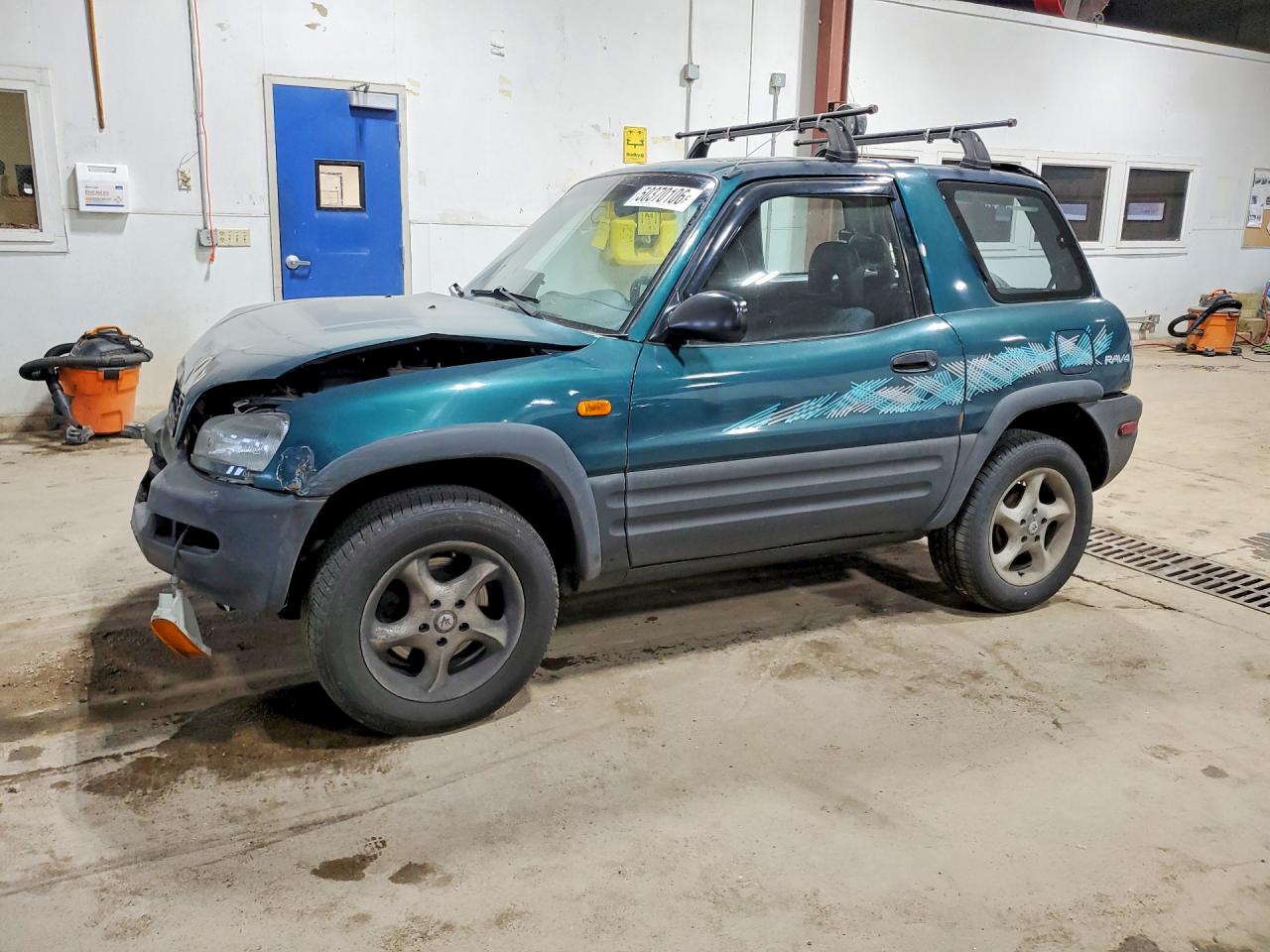 1997 Toyota RAV4, VIN JT3XP10V0V0007487 — Rear end