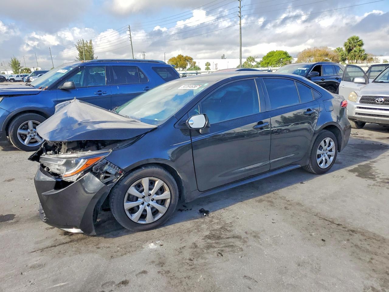 2020 Toyota Corolla LE, VIN 5YFEPRAE4LP084074 — Front end