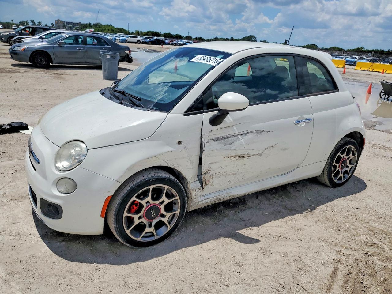2015 FIAT 500 Sport, VIN 3C3CFFBR3FT581911 — Бок