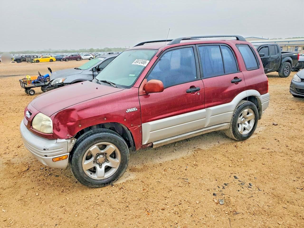 2000 Suzuki Grand Vitara LX, VIN JS3TE62V8Y4105448 — Front end