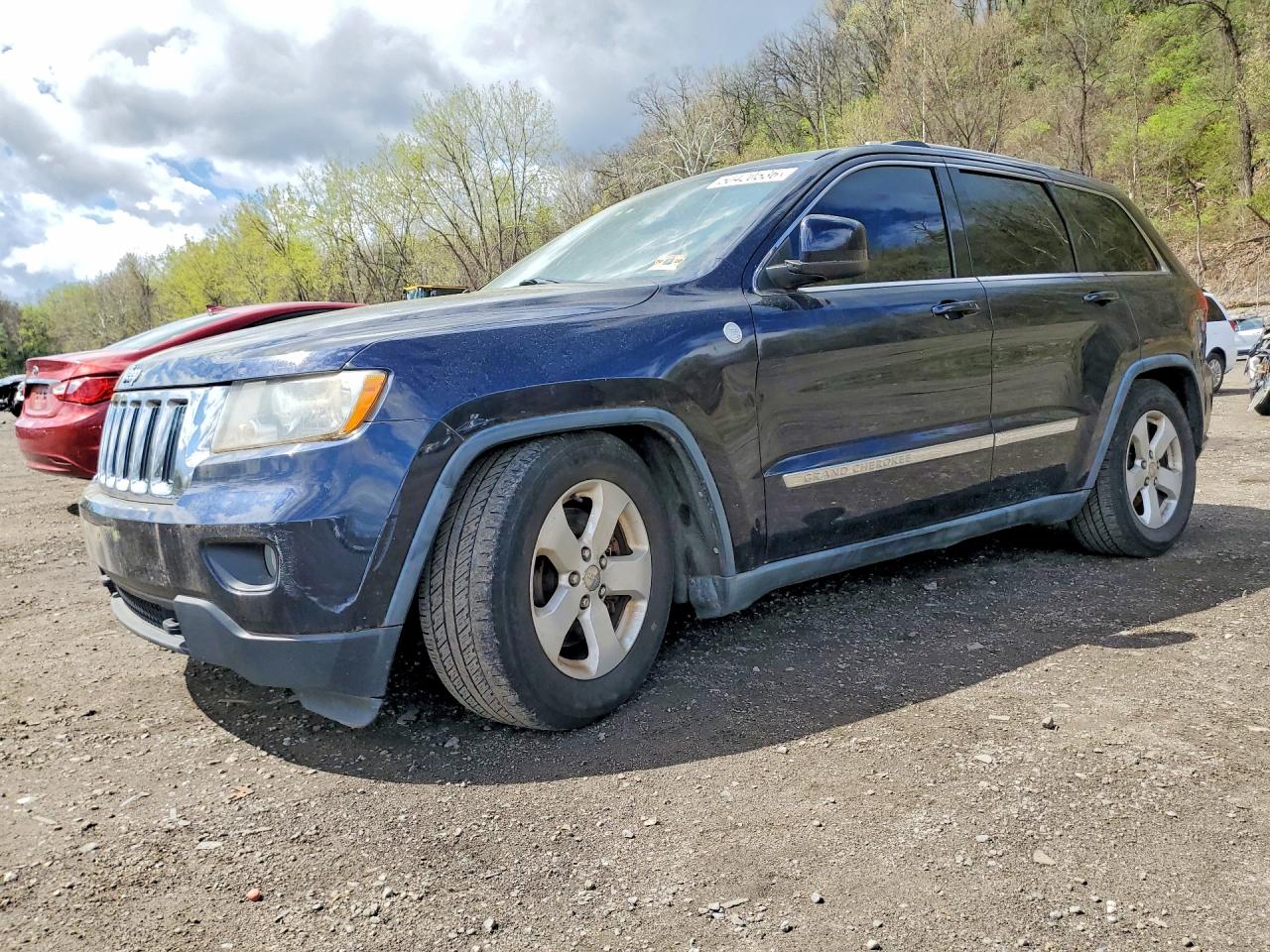 2011 Jeep Grand Cherokee Laredo, VIN 1J4RR4GT7BC516730 — Minor dents and scratches