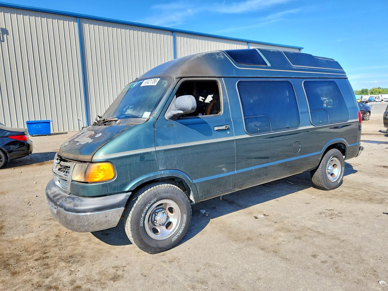 2000 Dodge Cargo Conversion, VIN 2B6HB11Z7YK127651 — Пожар