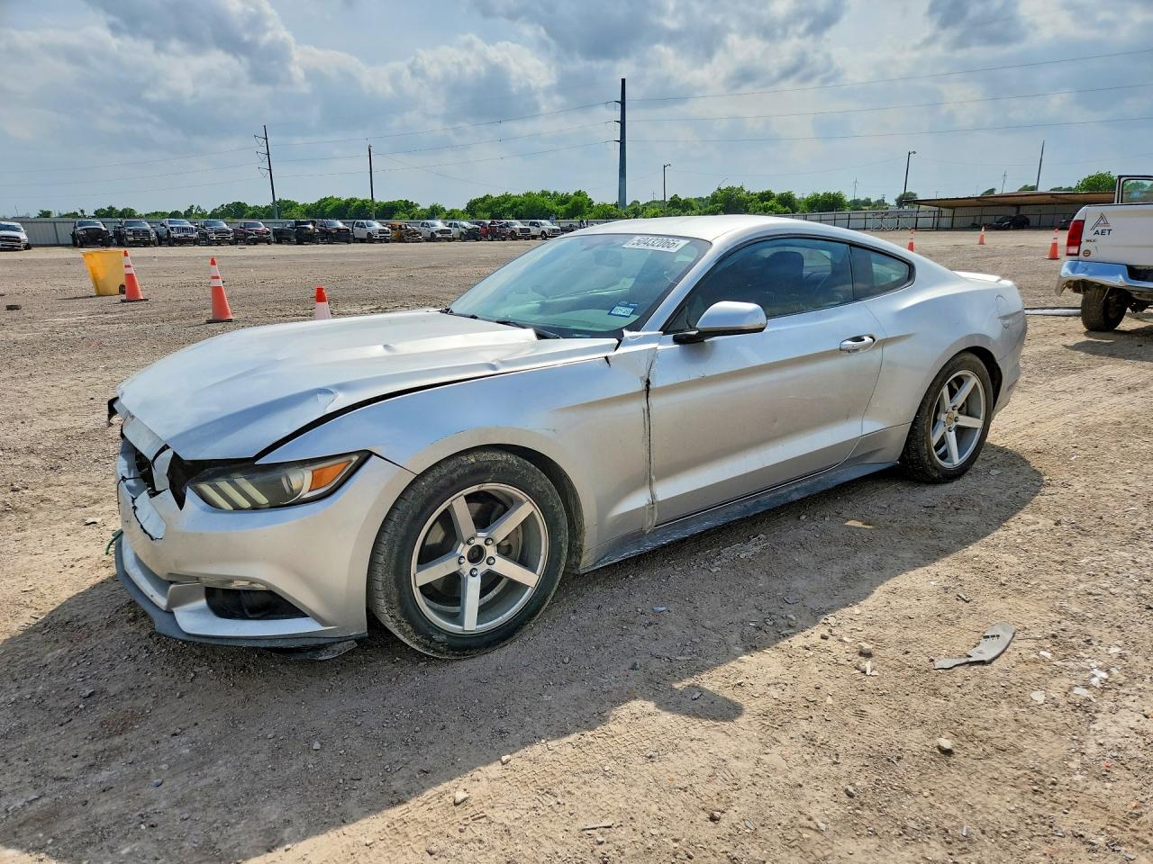 2015 Ford Mustang V6, VIN 1FA6P8AM7F5350085 — Side