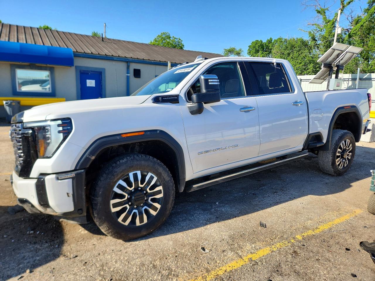 2025 GMC Sierra 2500HD Denali Ultimate, VIN 1GT4UXEY4SF202420 — Front end