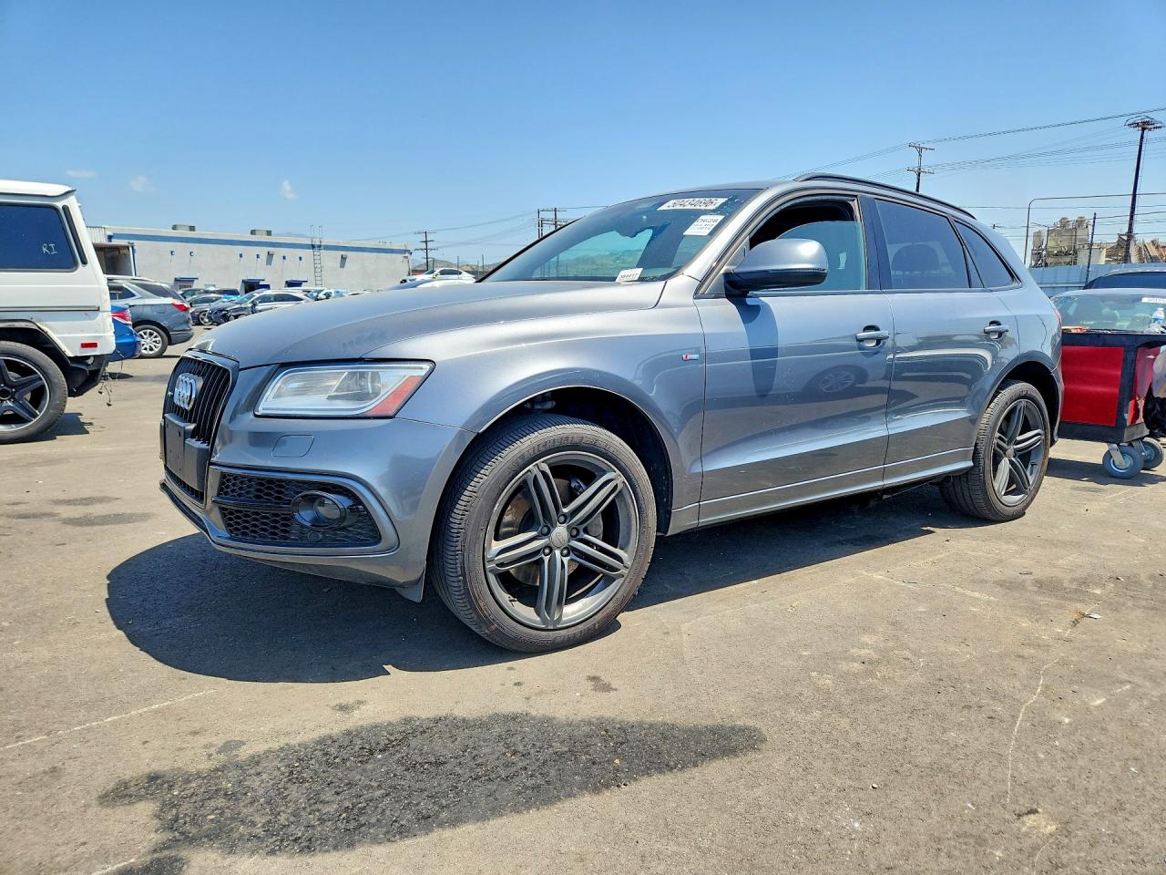 2014 Audi Q5 Prestige, VIN WA1WGAFP2EA043136 — Мелкие вмятины и царапины