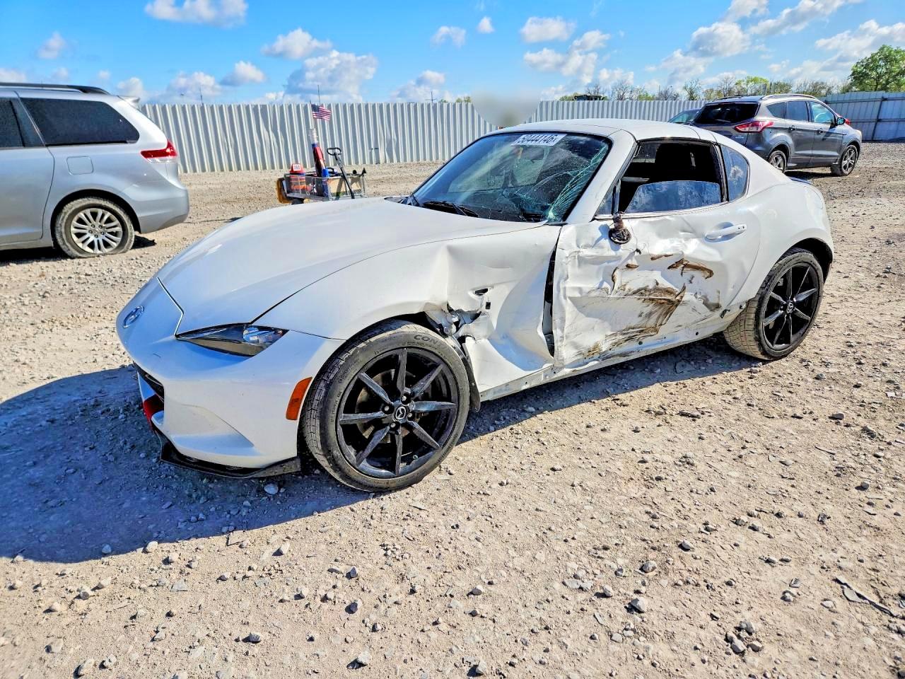 2019 Mazda MX-5 Miata Club, VIN JM1NDAL72K0304202 — Side