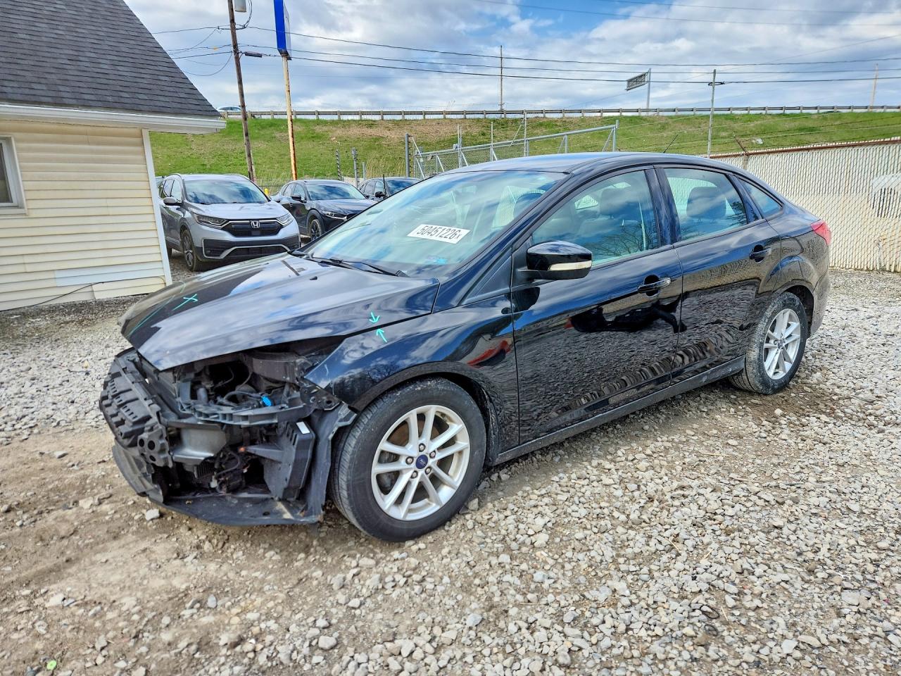 2016 Ford Focus SE, VIN 1FADP3F23GL382126 — Front end