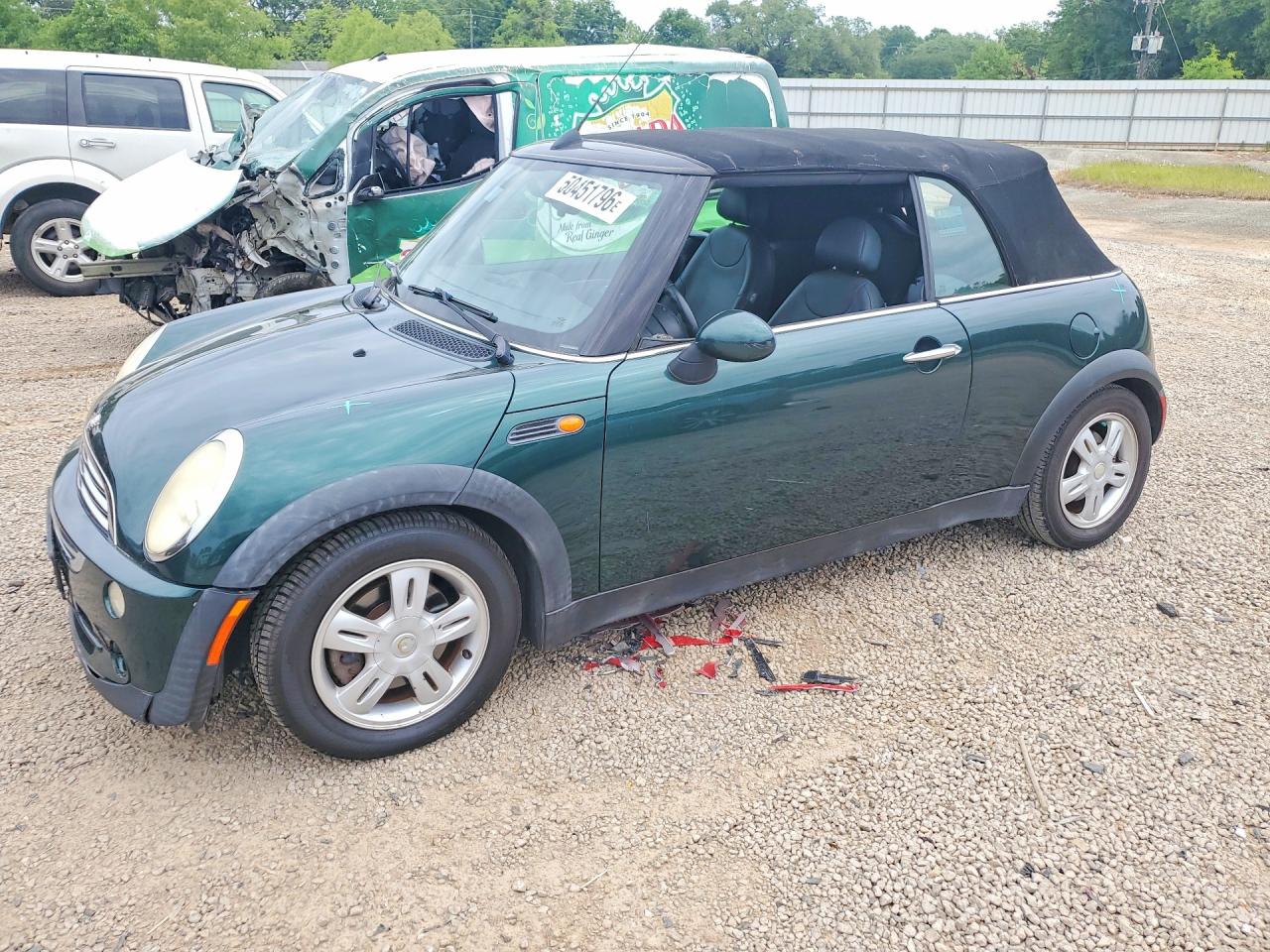 2005 MINI Convertible, VIN WMWRF33525TF62566 — Бок
