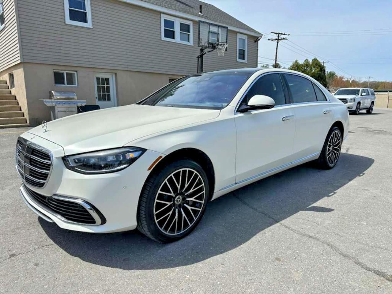 2022 Mercedes-Benz S 580, VIN W1K6G7GB3NA112840 — Minor dents and scratches