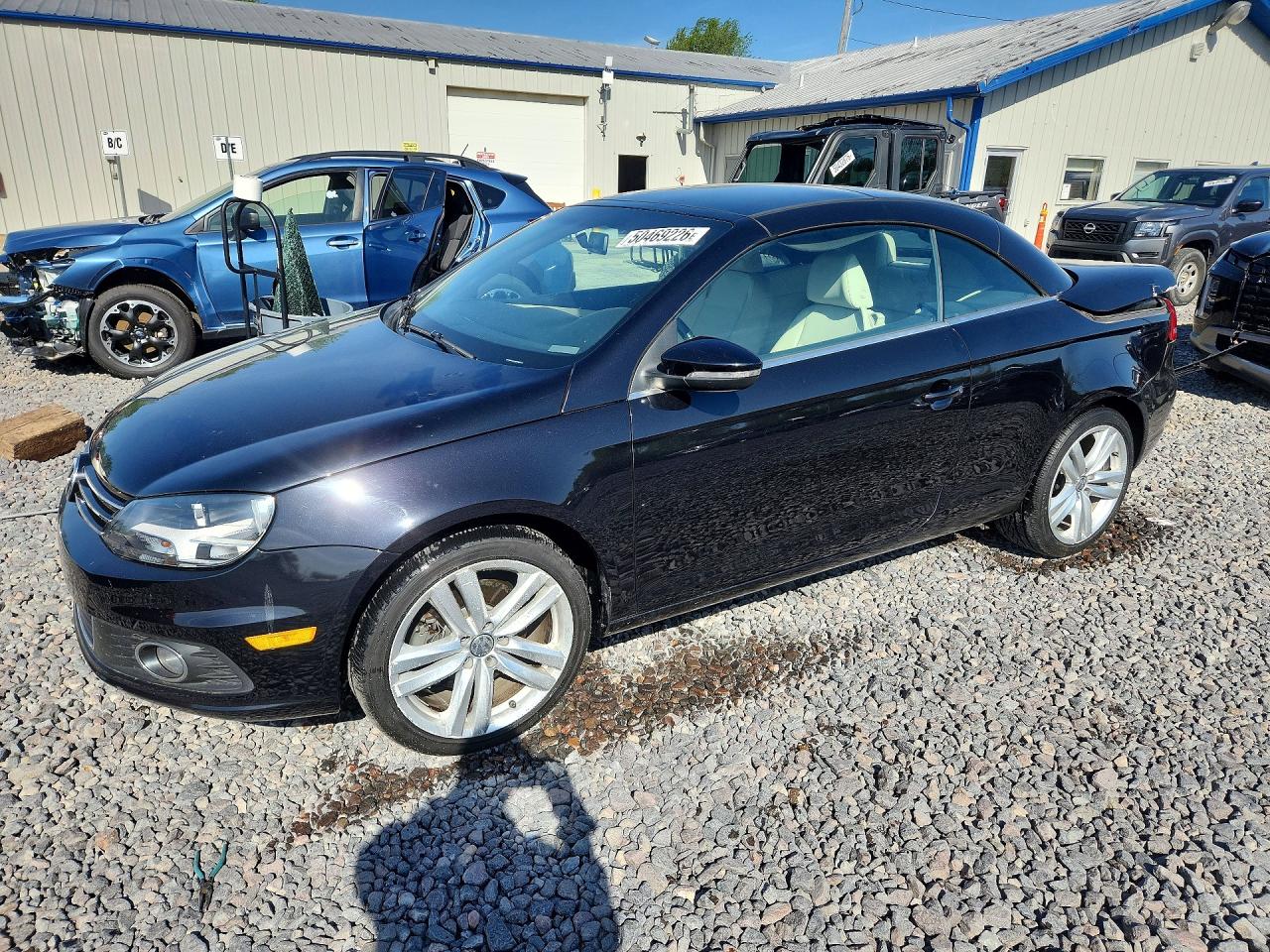 2013 Volkswagen Eos Sport, VIN WVWBW8AH5DV003172 — Rear end