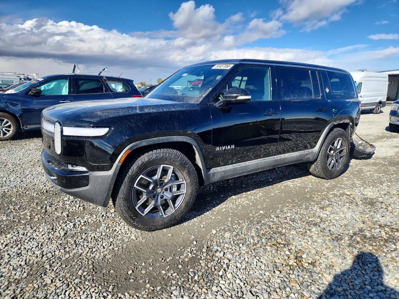 2024 Rivian R1S Adventure, VIN 7PDSGCBA9RN036533 — Rear end