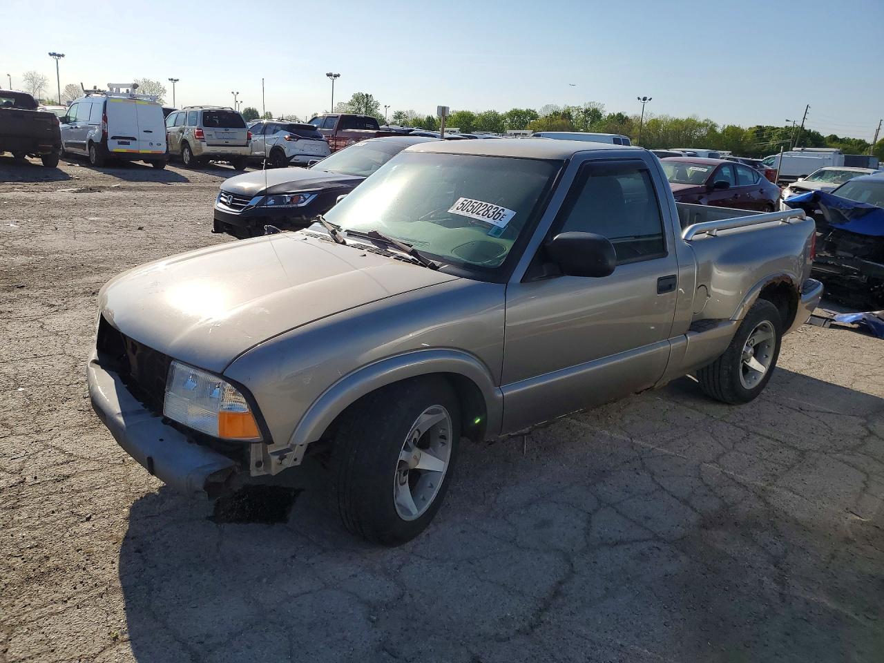 2001 GMC Sonoma SLS 1SR, VIN 1GTCS145718179076 — Front end