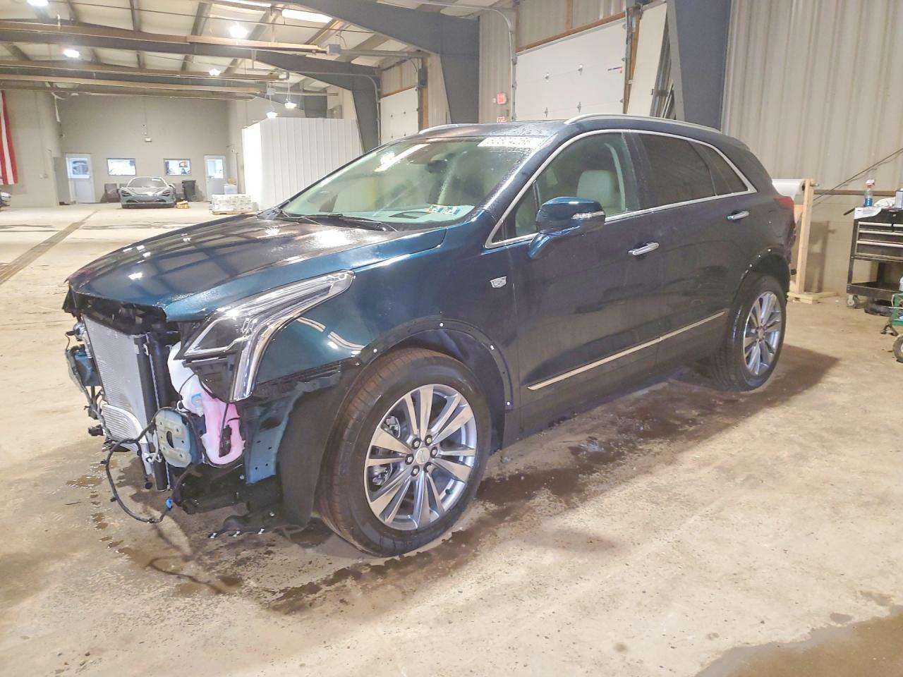 2026 Cadillac XT5 AWD Premium Luxury, VIN 1GYKNDRSXTZ103328 — Rear end