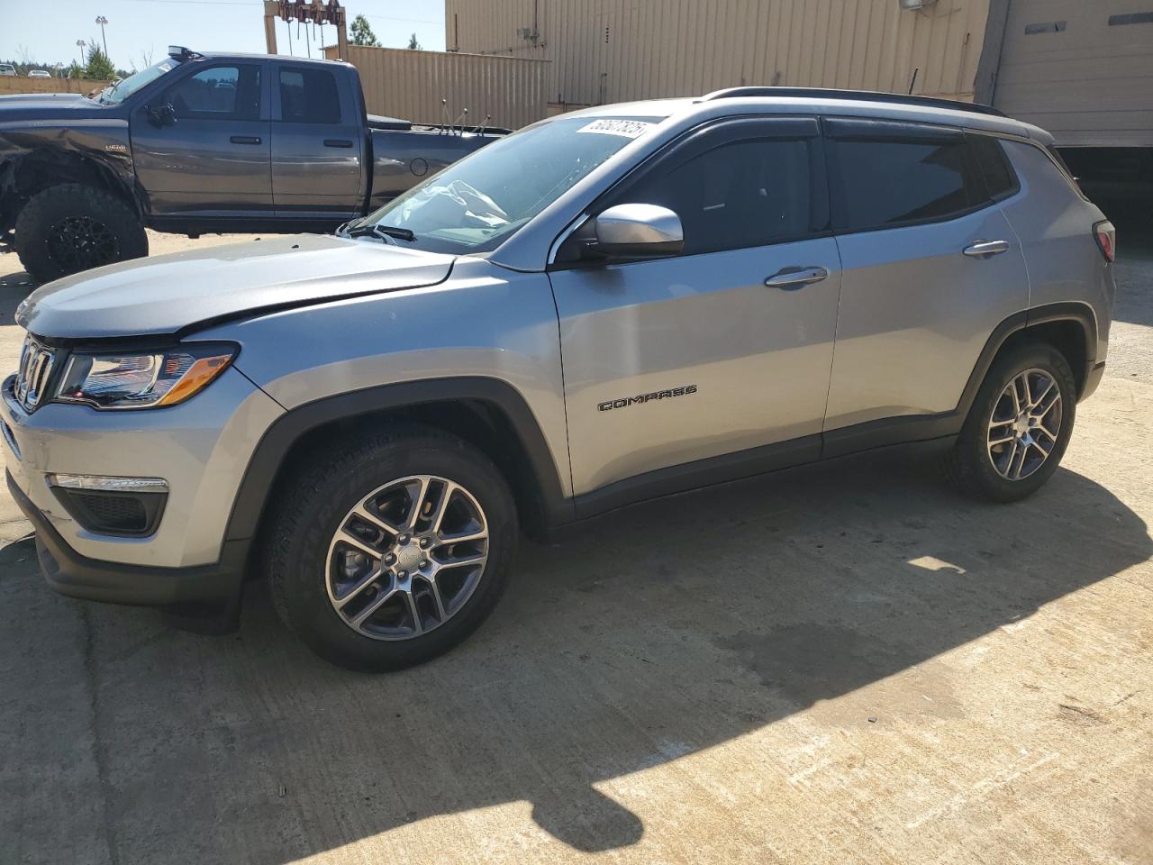 2020 Jeep Compass Latitude, VIN 3C4NJCBBXLT205996 — Front end