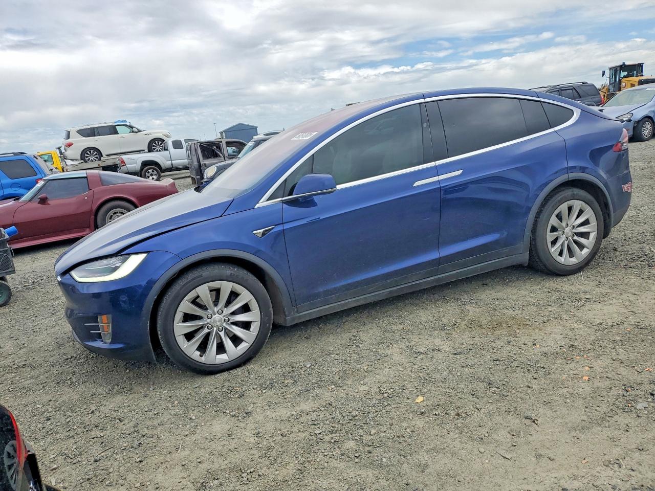 2019 Tesla Model X 75D, VIN 5YJXCDE28KF156296 — Front end