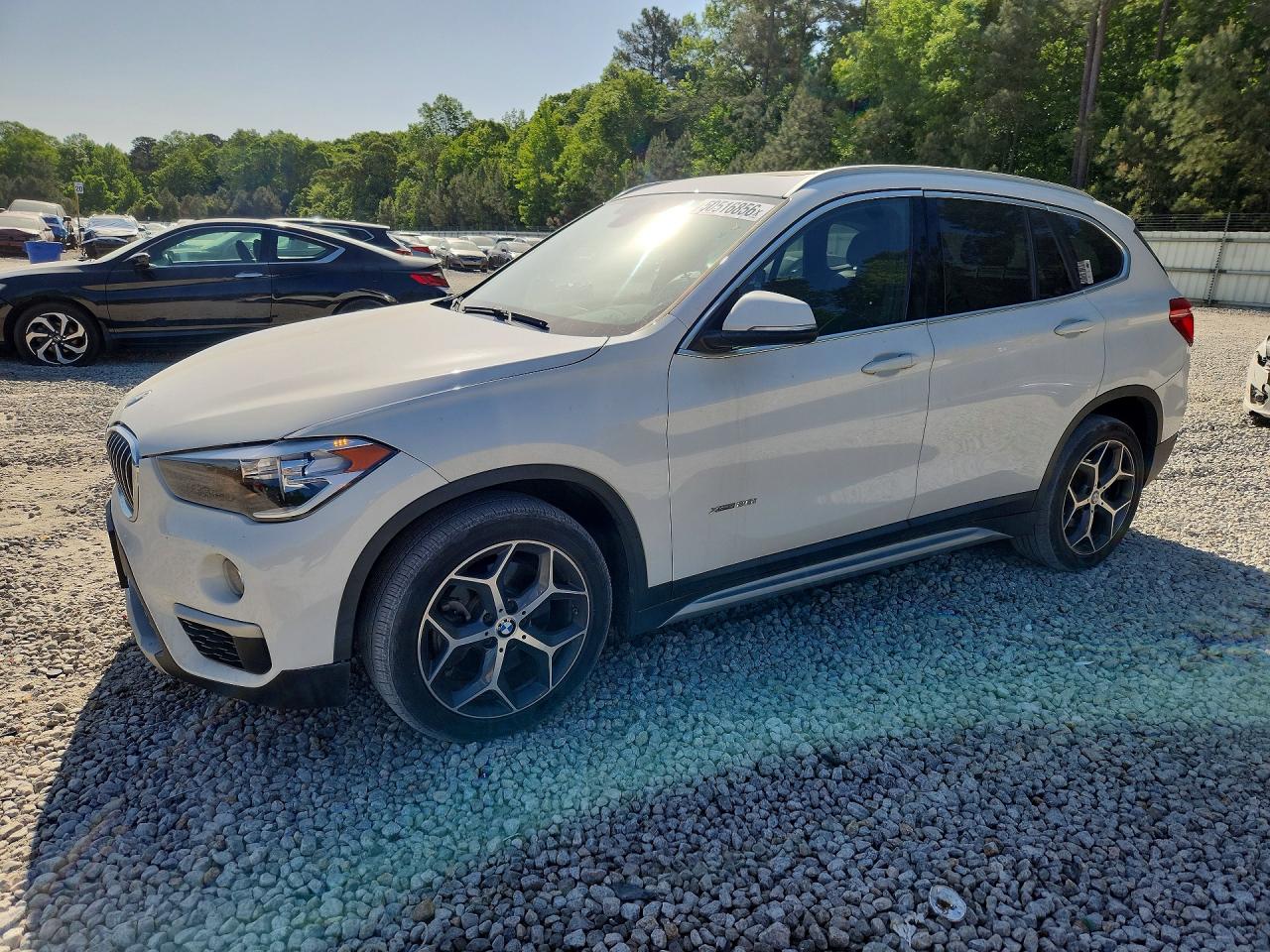 2018 BMW X1 xDrive28i, VIN WBXHT3C36J5K25354 — Side