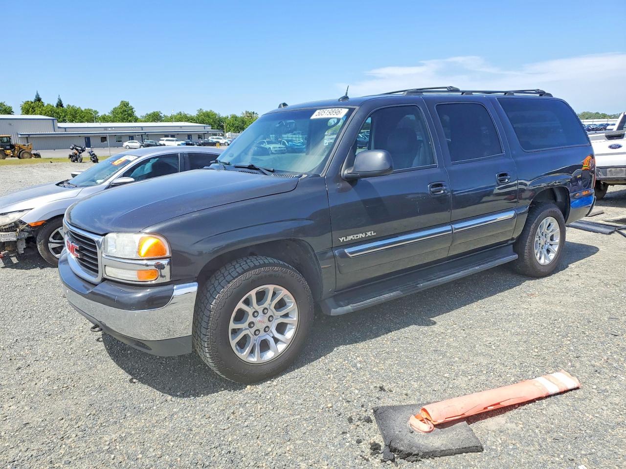2005 GMC Yukon XL SLT, VIN 3GKFK16Z35G165600 — Side