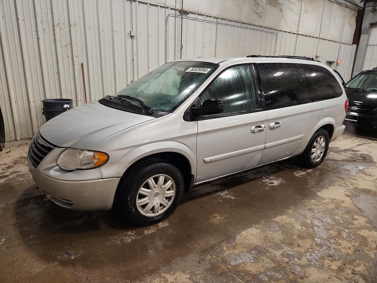 2006 Chrysler Town & Country Touring, VIN 2A4GP54L96R911576 — Frame damage