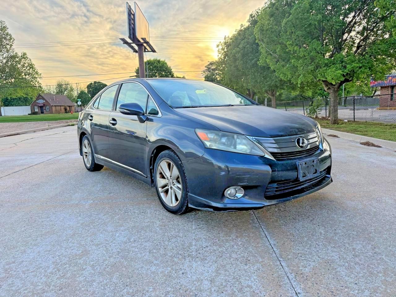 2010 Lexus HS 250h Premium, VIN JTHBB1BA2A2020172 — Auction photo