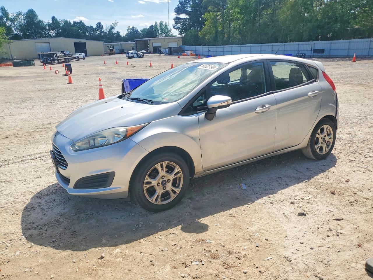 2016 Ford Fiesta SE, VIN 3FADP4EJ7GM198028 — Front end