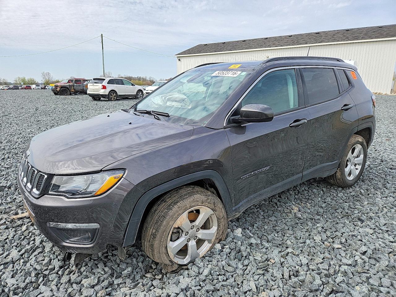 2018 Jeep Compass Latitude, VIN 3C4NJDBB0JT399795 — Front end
