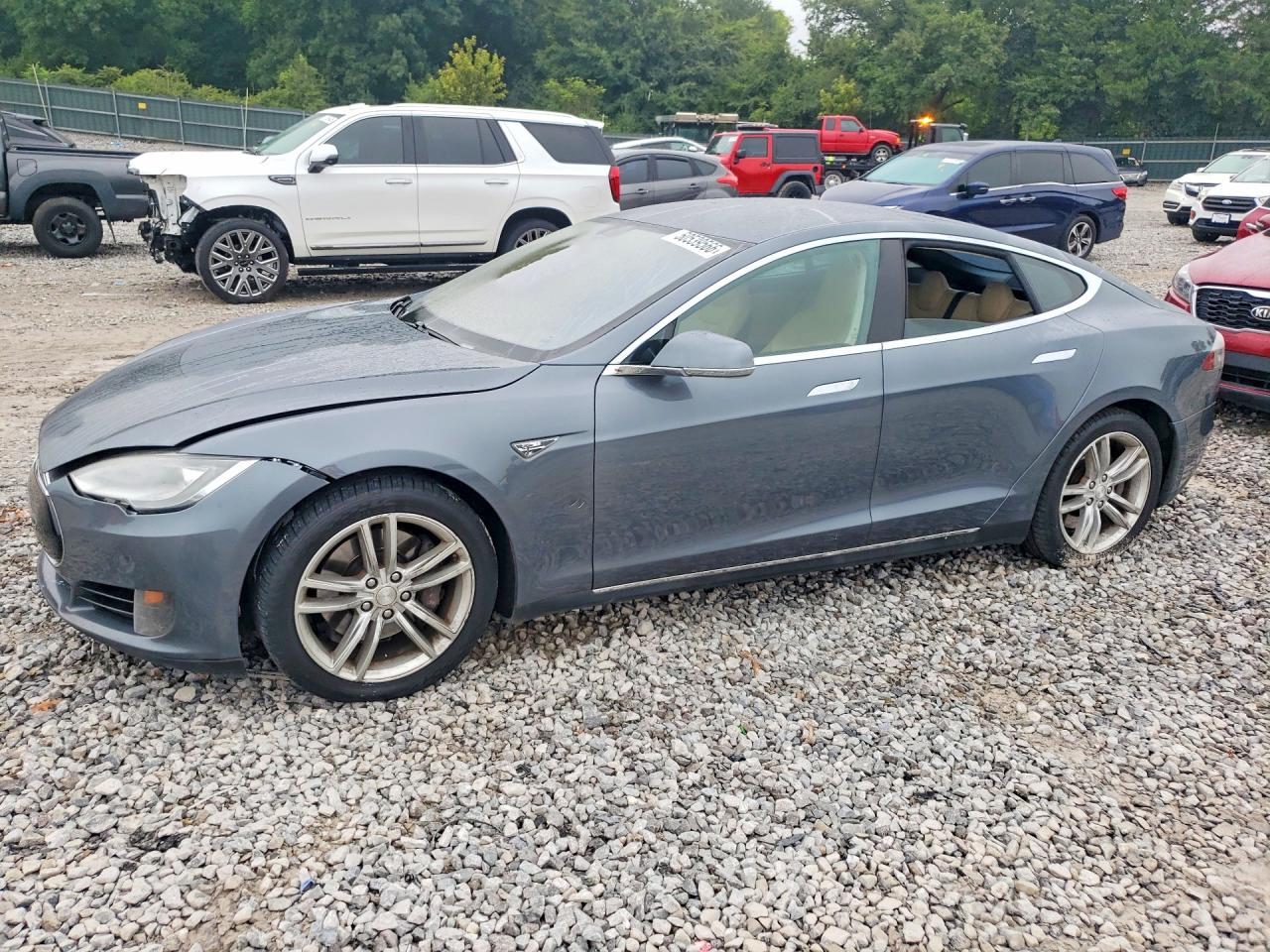 2013 Tesla Model S, VIN 5YJSA1AC2DFP10190 — Зад