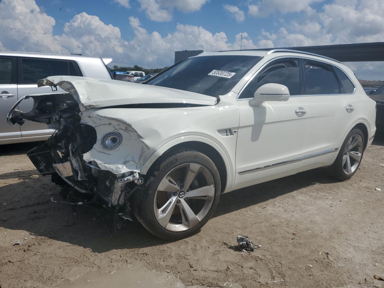 2019 Bentley Bentayga V8, VIN SJAAM2ZV0KC024174 — Фото с аукциона