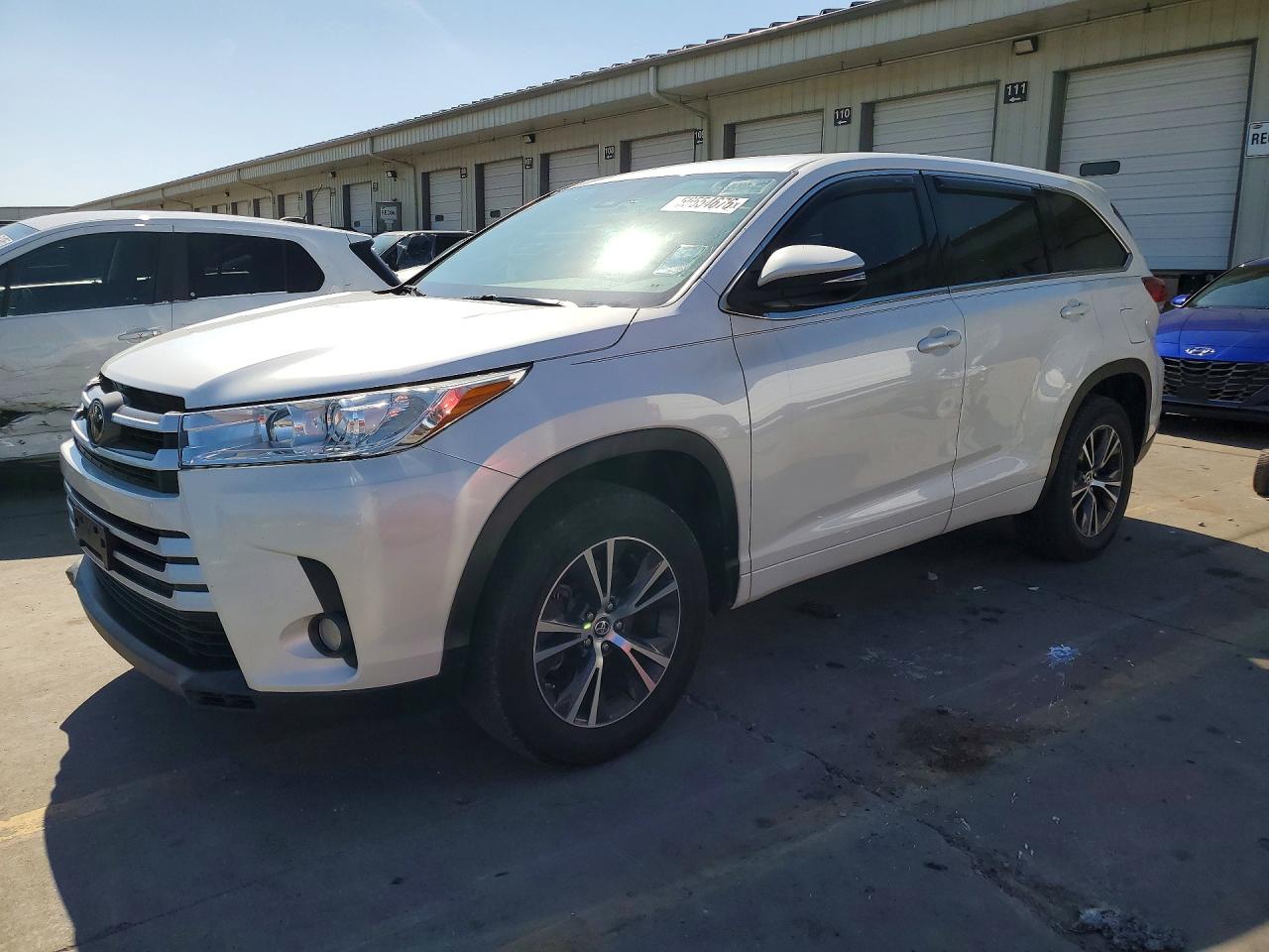 2018 Toyota Highlander LE, VIN 5TDZZRFH7JS286314 — Rear end