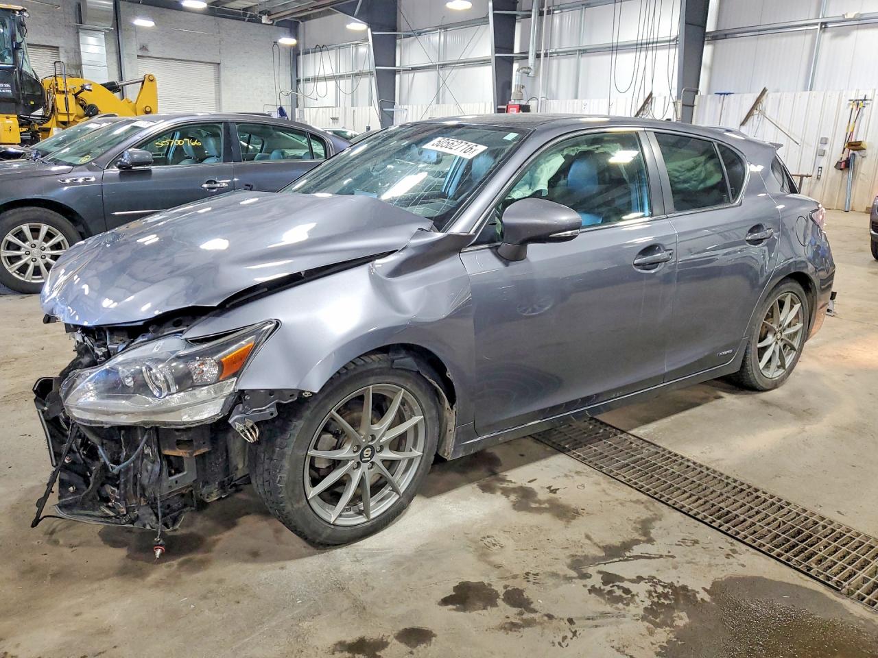 2017 Lexus CT 200h, VIN JTHKD5BH1H2303008 — Front end