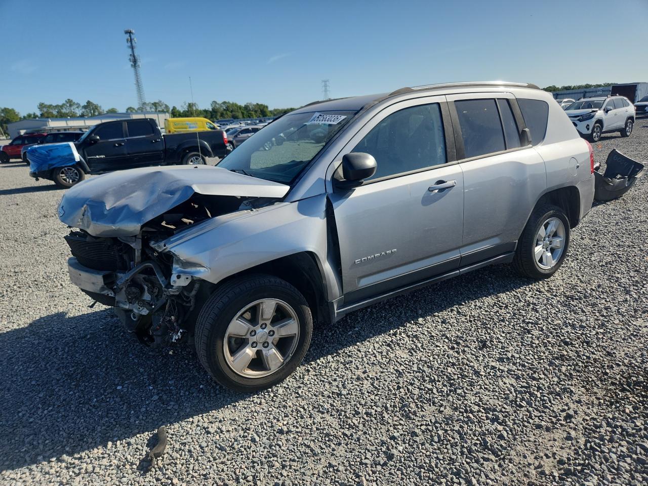 2015 Jeep Compass Sport, VIN 1C4NJCBA4FD262387 — Перед