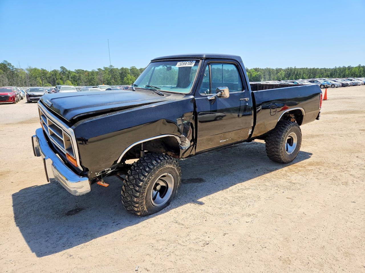 1988 Dodge D/W 250, VIN 1B7HW14Y6JS605685 — Front end
