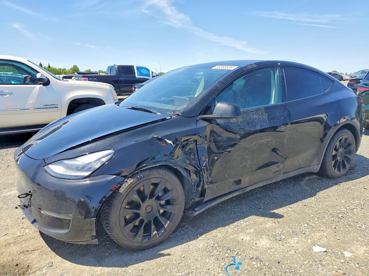 2021 Tesla Model Y Long Range, VIN 5YJYGAEE3MF214691 — Side