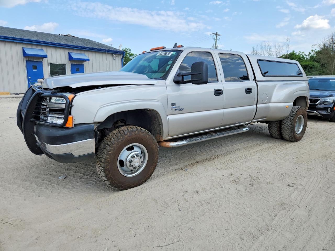 2006 Chevrolet Silverado 3500 DRW LT1, VIN 1GCJK33D06F217567 — Перед