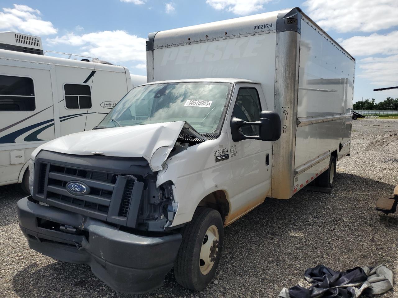 2022 Ford E-Series Commercial, VIN 1FDWE3FN6NDC03437 — Front end