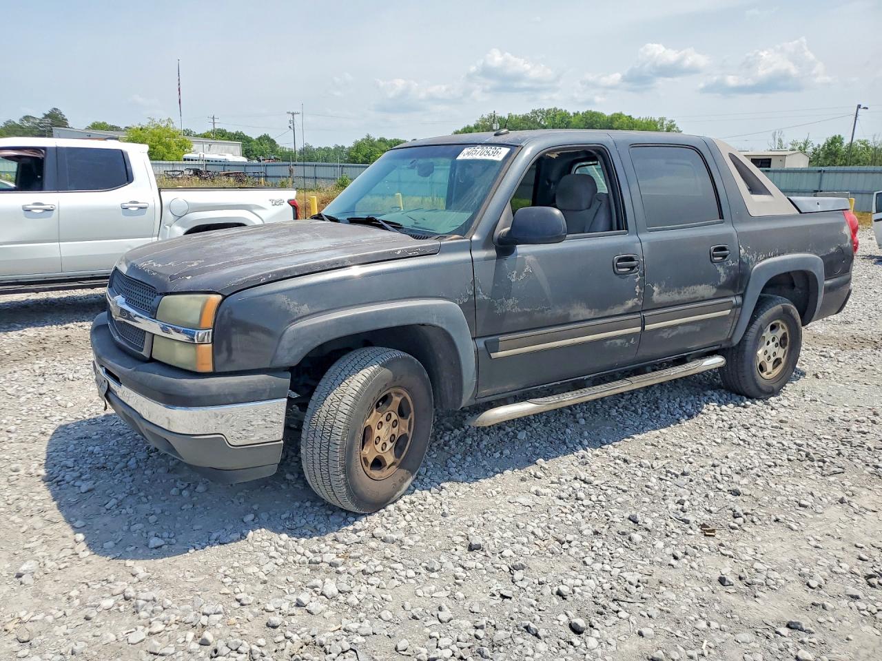 2005 Chevrolet Avalanche Z66, VIN 3GNEC12Z25G138907 — Side