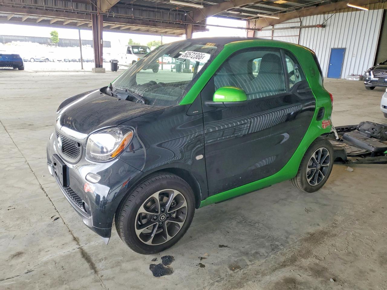 2017 Smart fortwo Passion, VIN WMEFJ9BA4HK232460 — Rear end