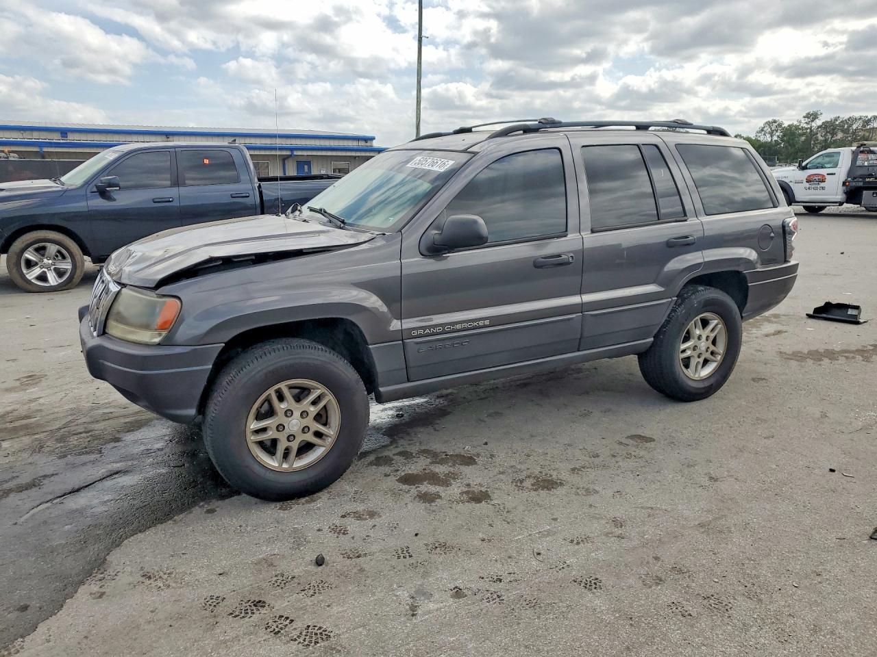 2003 Jeep Grand Cherokee Laredo, VIN 1J4GW48S43C529684 — Front end