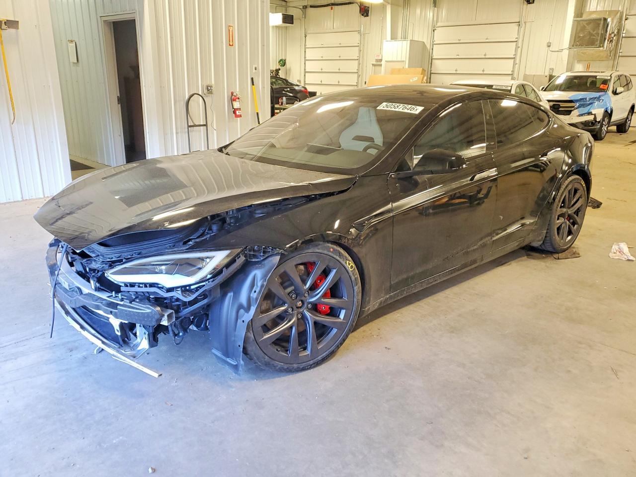 2024 Tesla Model S Plaid, VIN 5YJSA1E69RF546173 — Перед