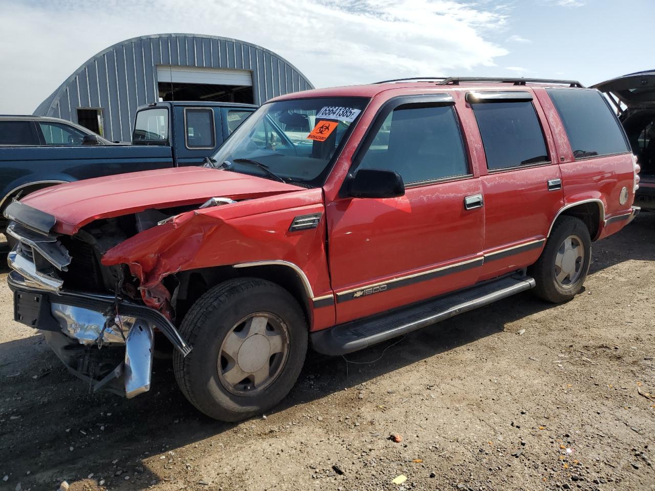 1997 Chevrolet Tahoe, VIN 1GNEK13R9VJ320538 — Перед