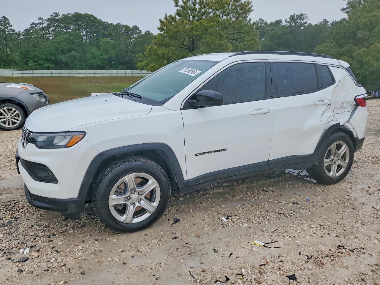 2024 Jeep Compass Latitude, VIN 3C4NJDBN5RT582230 — Side
